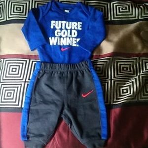 Infant nike set